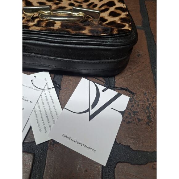 Diane Von Furstenberg Sutra Cafe Mini Leo Crossbody Purse 348$ Retail - Picture 3 of 11